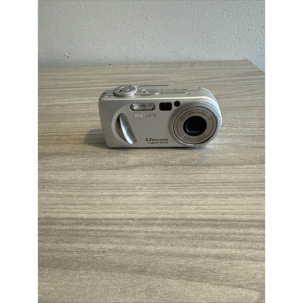 Sony Cybershot DSC-P8 3.2MP Digital Camera, Silver - Tested Working